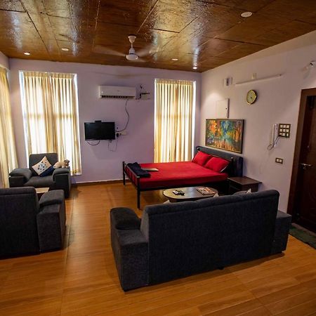 Waves Beach House Pondicherry Esterno foto
