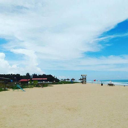 Waves Beach House Pondicherry Esterno foto