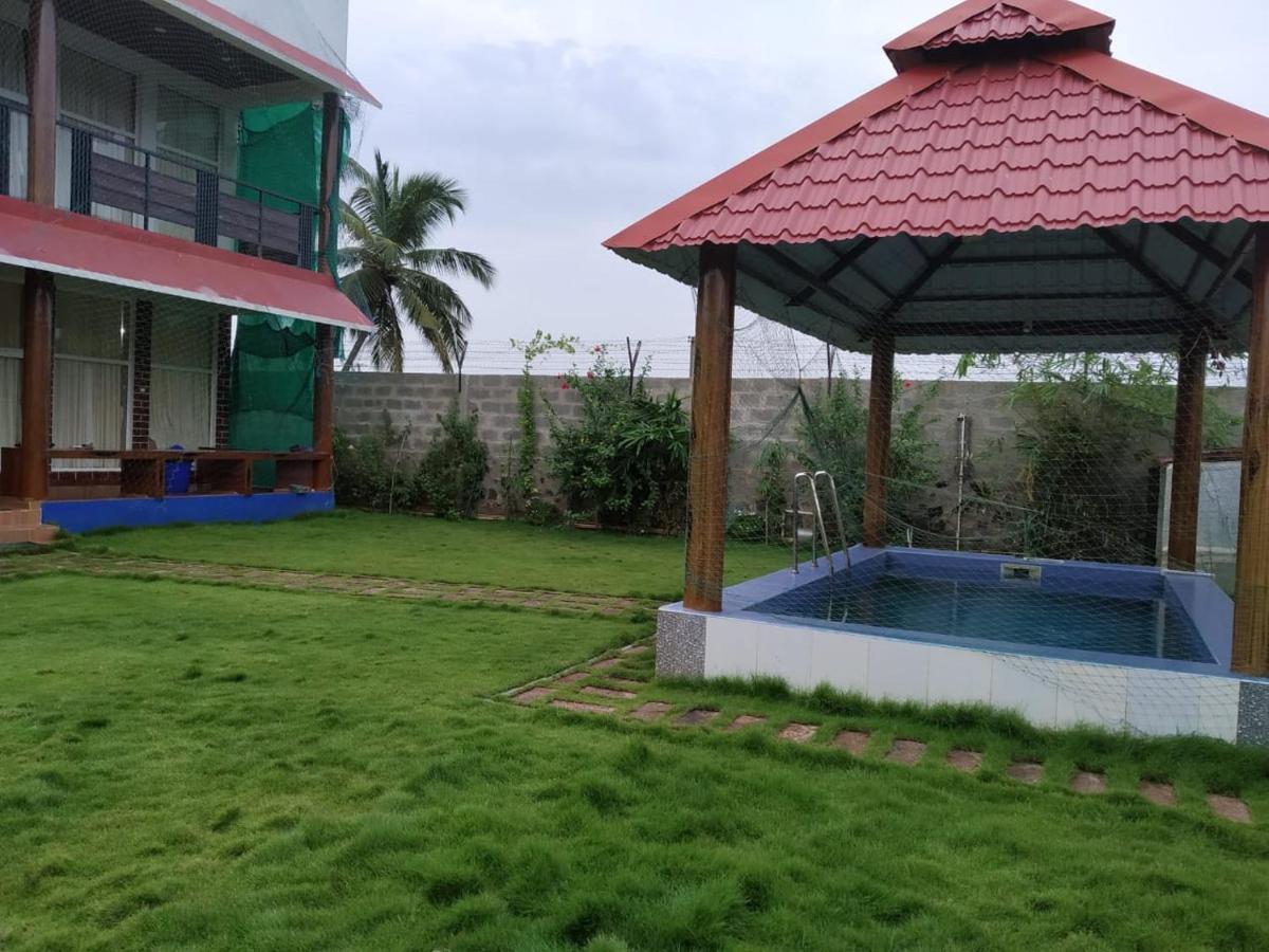 Waves Beach House Pondicherry Esterno foto
