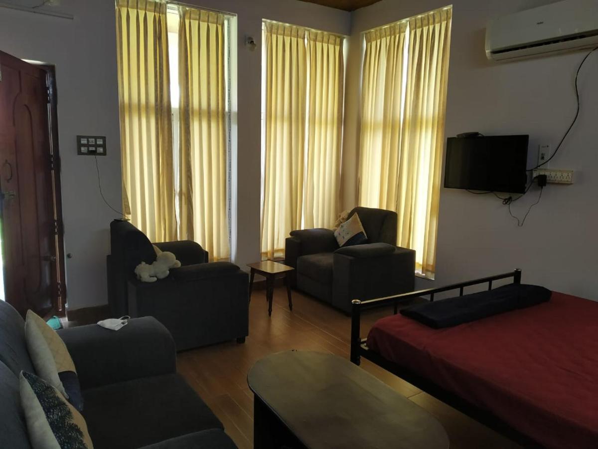 Waves Beach House Pondicherry Esterno foto
