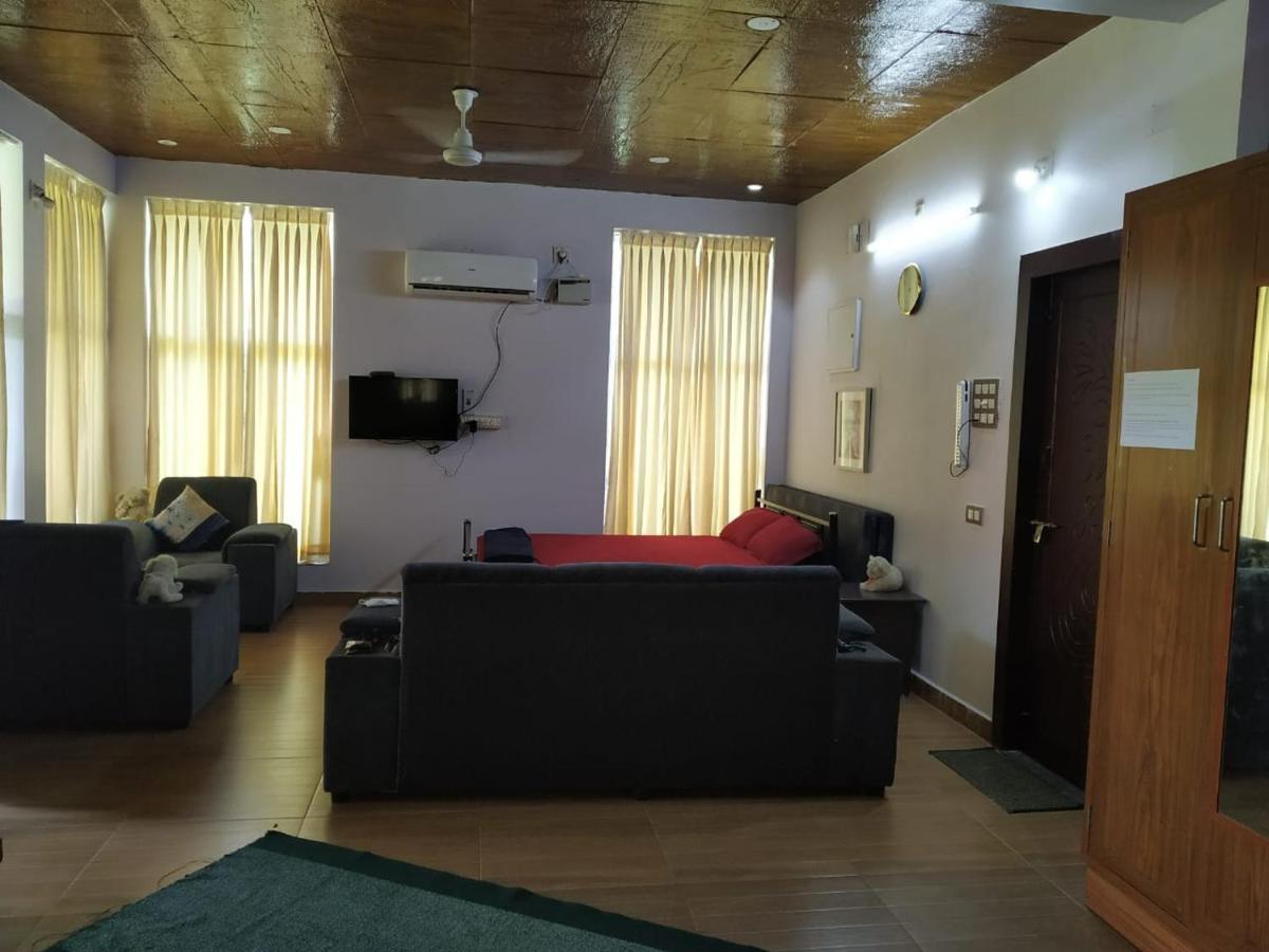 Waves Beach House Pondicherry Esterno foto
