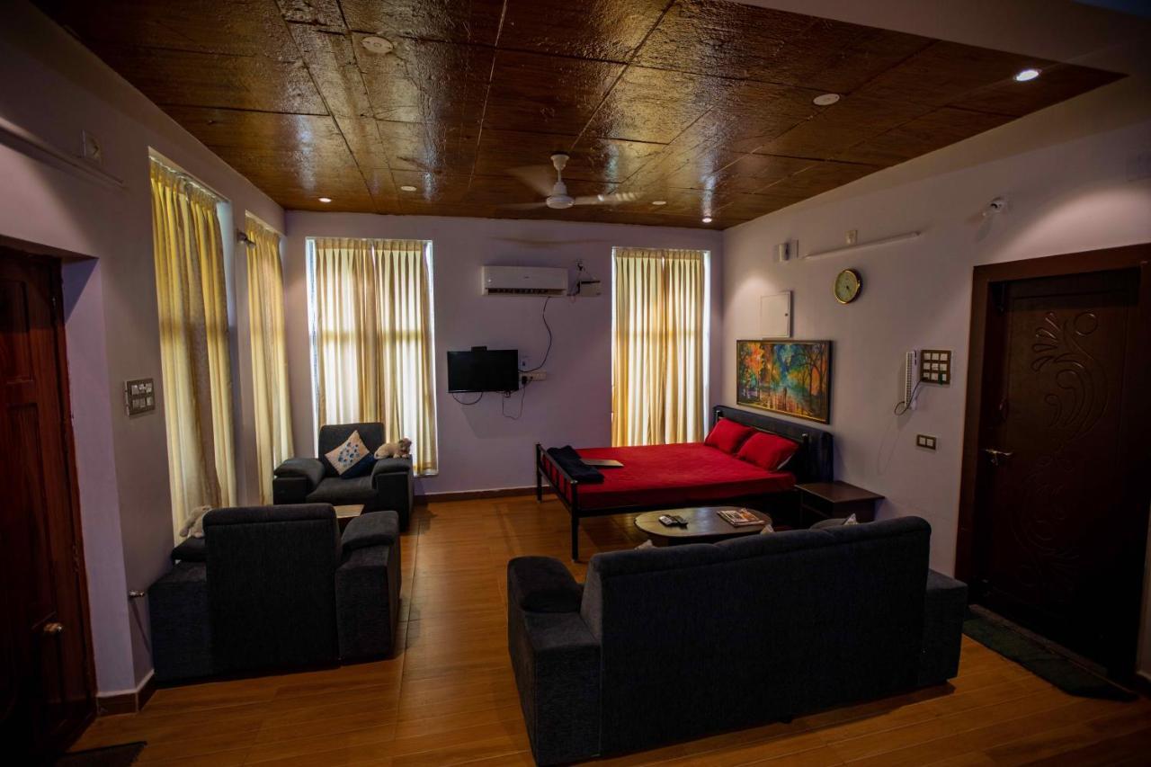 Waves Beach House Pondicherry Esterno foto
