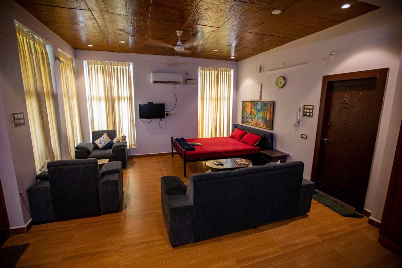 Waves Beach House Pondicherry Esterno foto