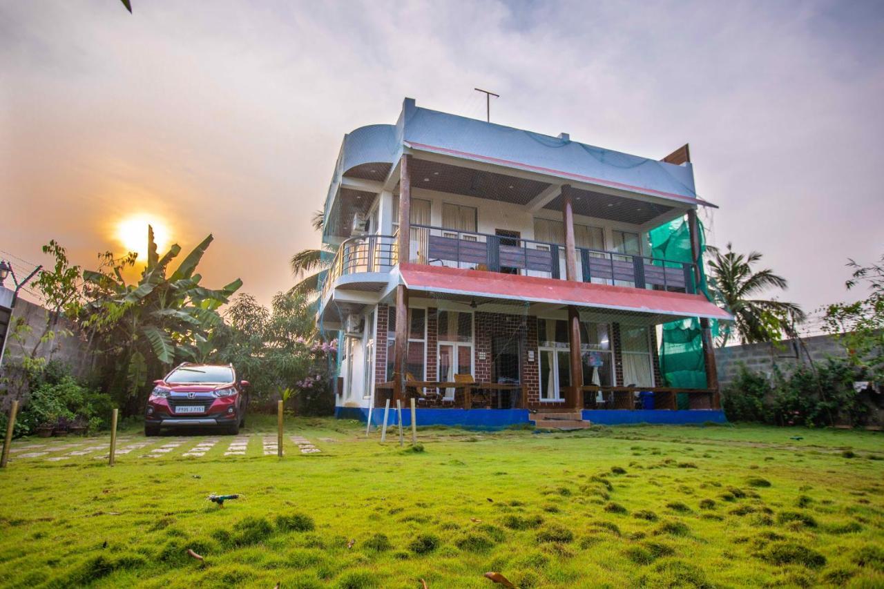 Waves Beach House Pondicherry Esterno foto