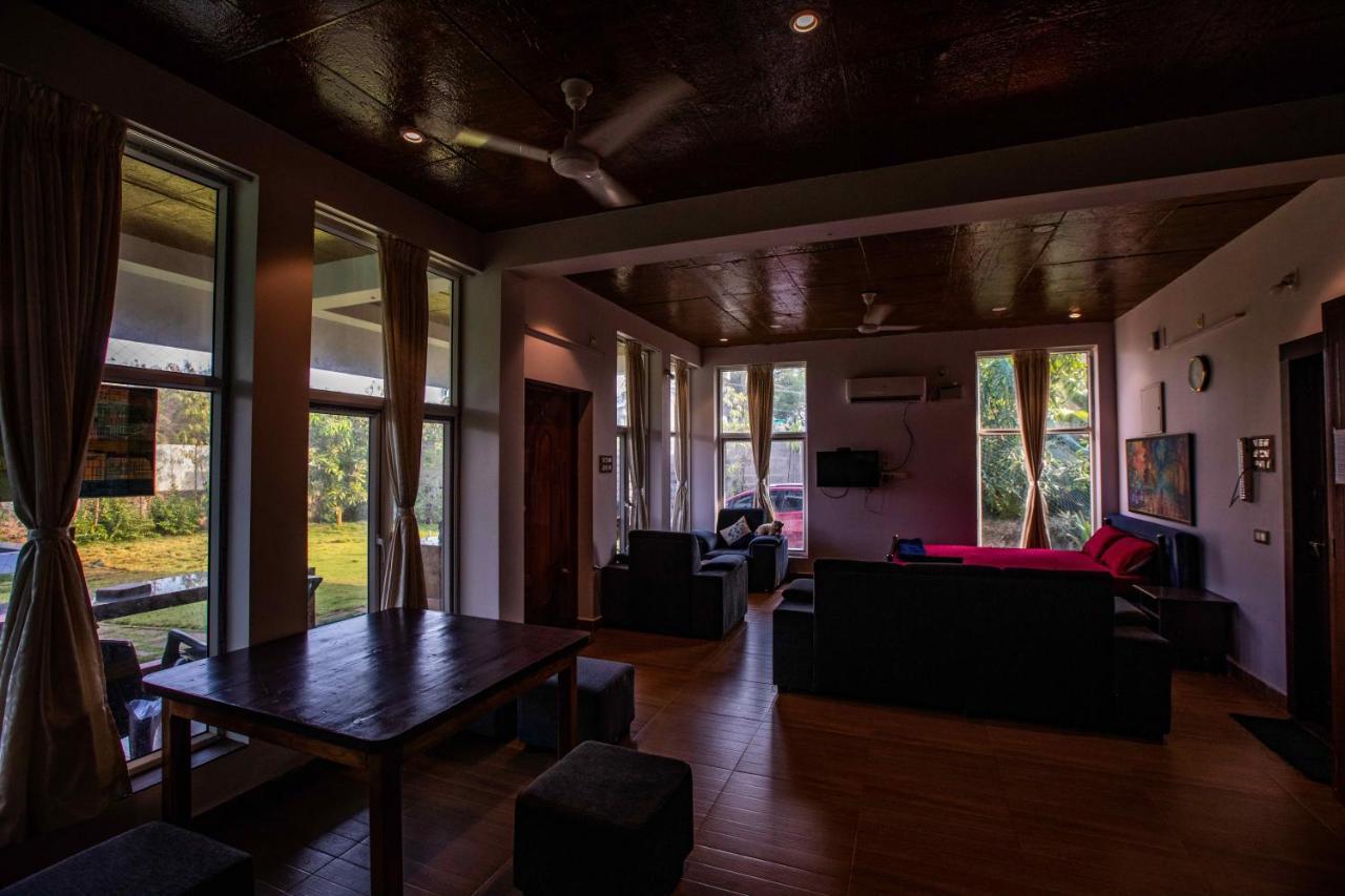 Waves Beach House Pondicherry Esterno foto