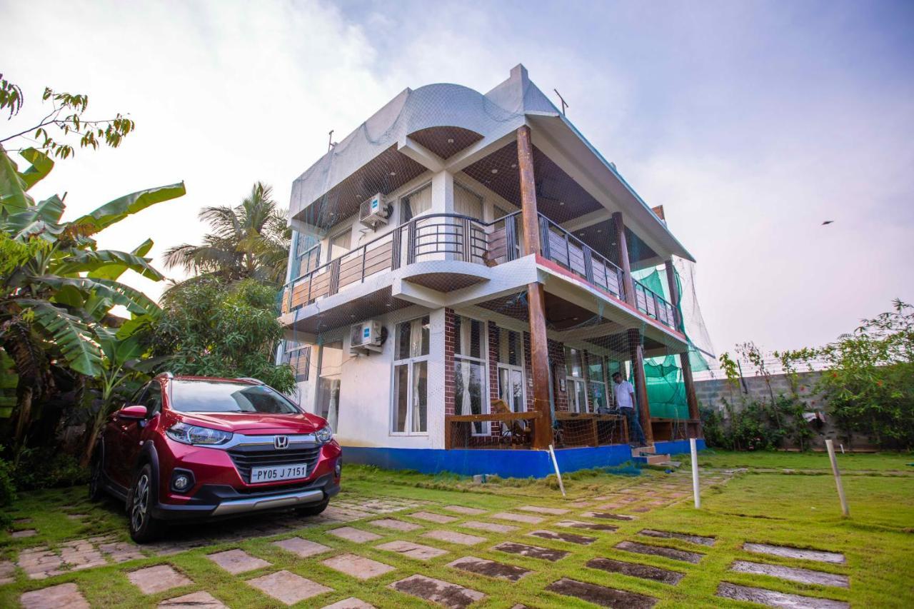 Waves Beach House Pondicherry Esterno foto