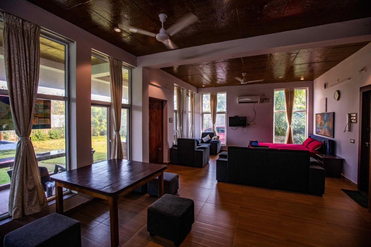 Waves Beach House Pondicherry Esterno foto