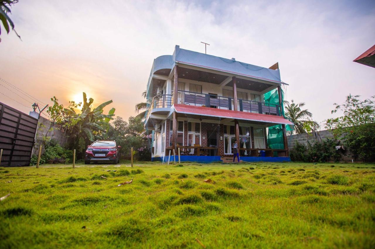Waves Beach House Pondicherry Esterno foto