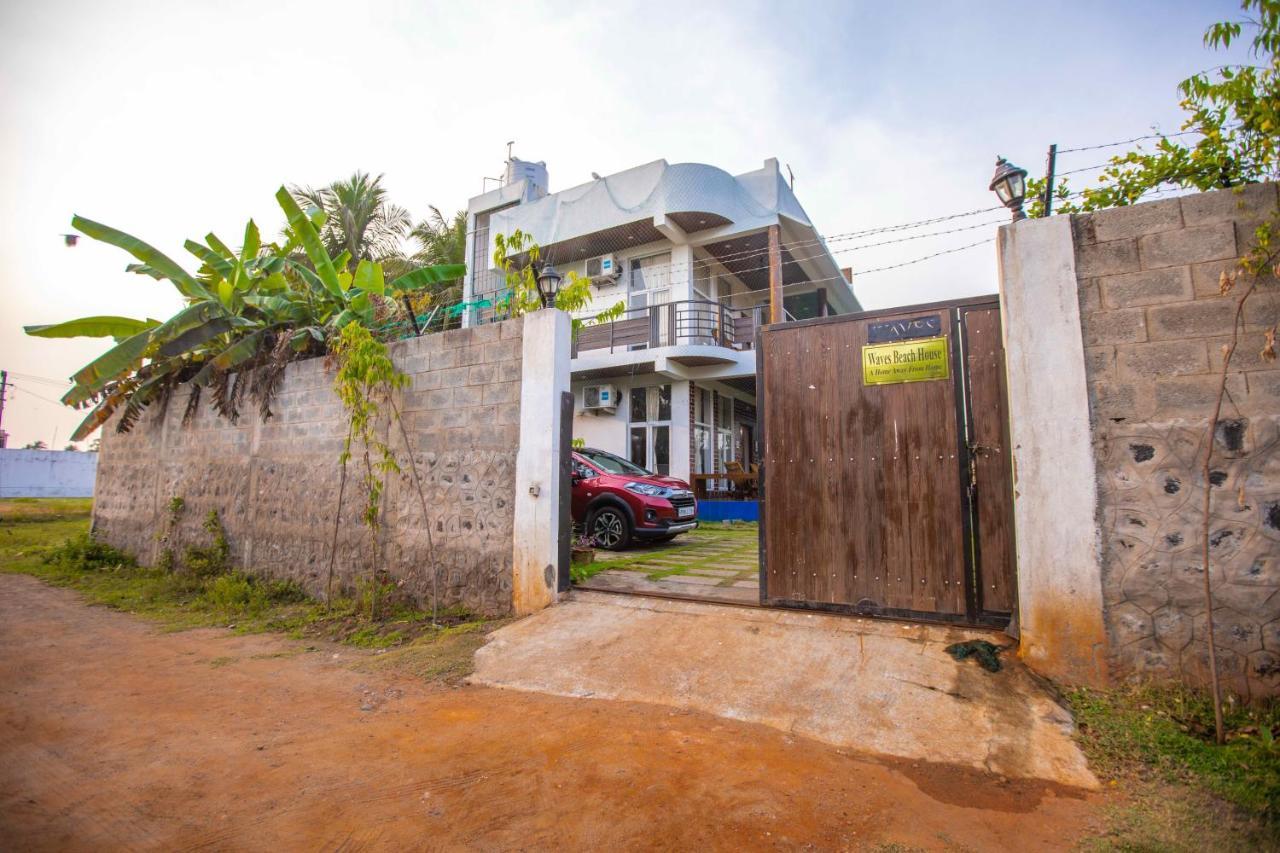 Waves Beach House Pondicherry Esterno foto