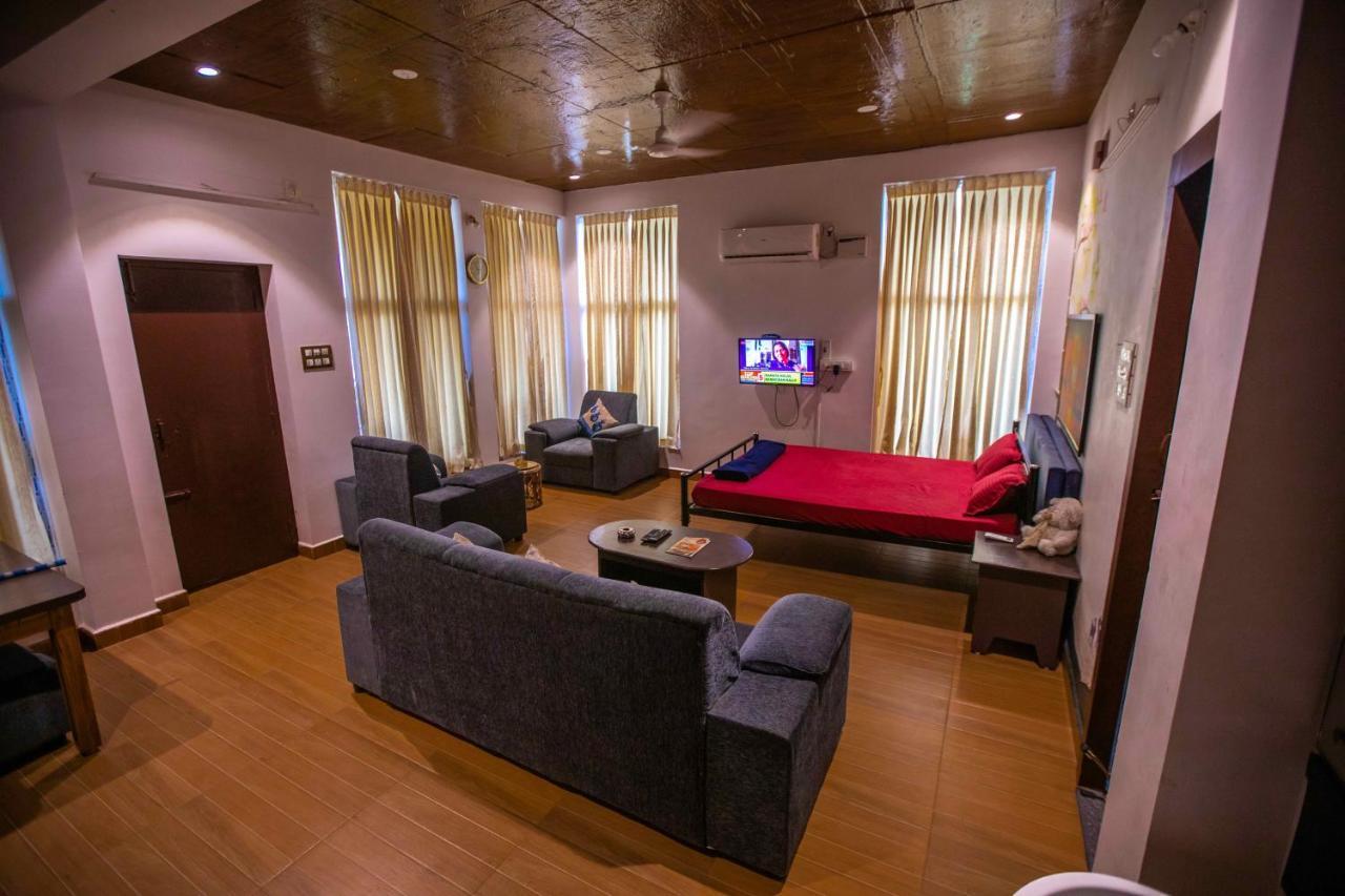 Waves Beach House Pondicherry Esterno foto