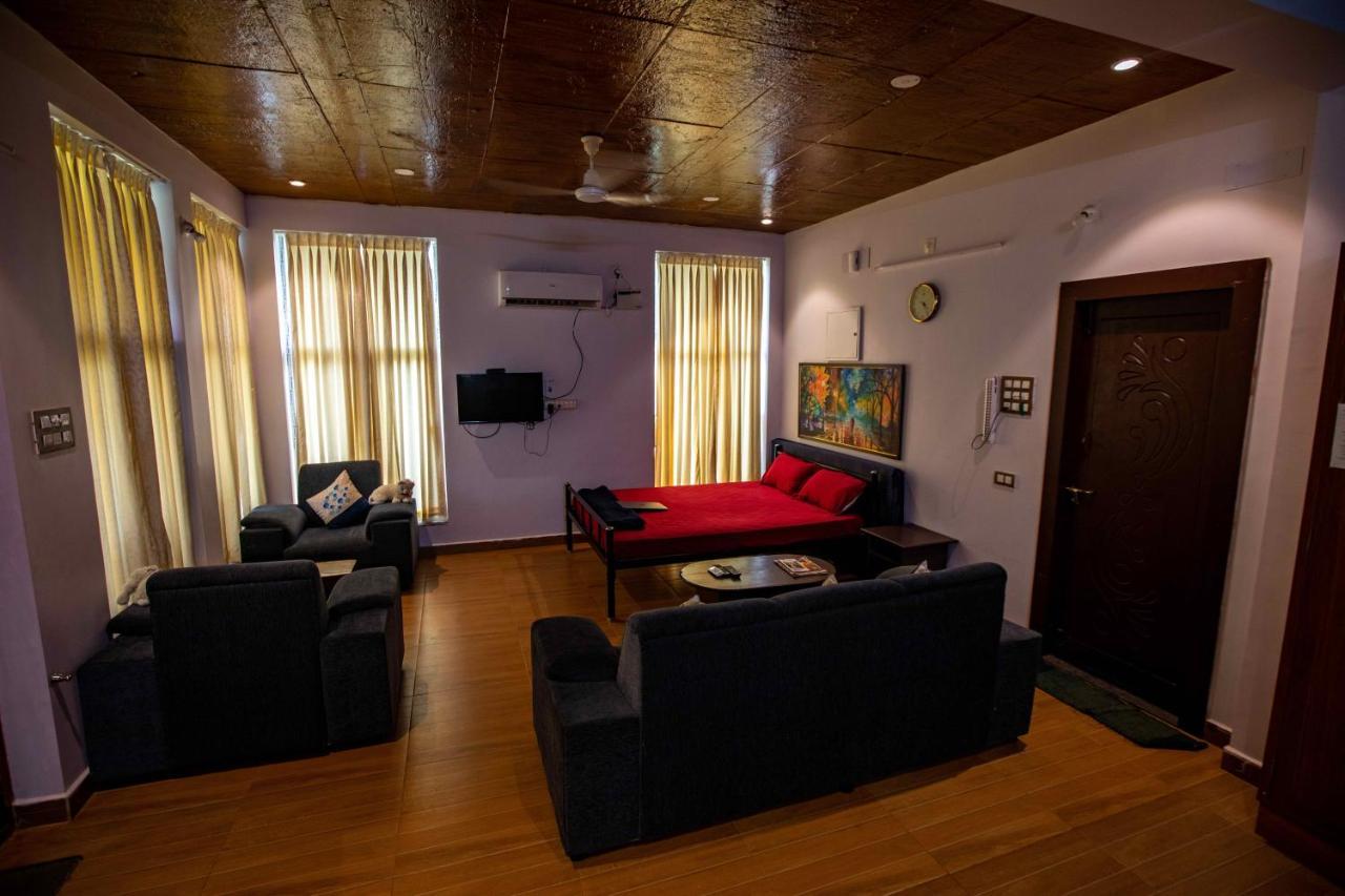 Waves Beach House Pondicherry Esterno foto