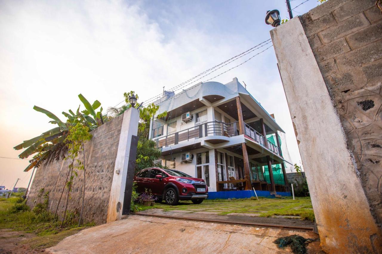 Waves Beach House Pondicherry Esterno foto