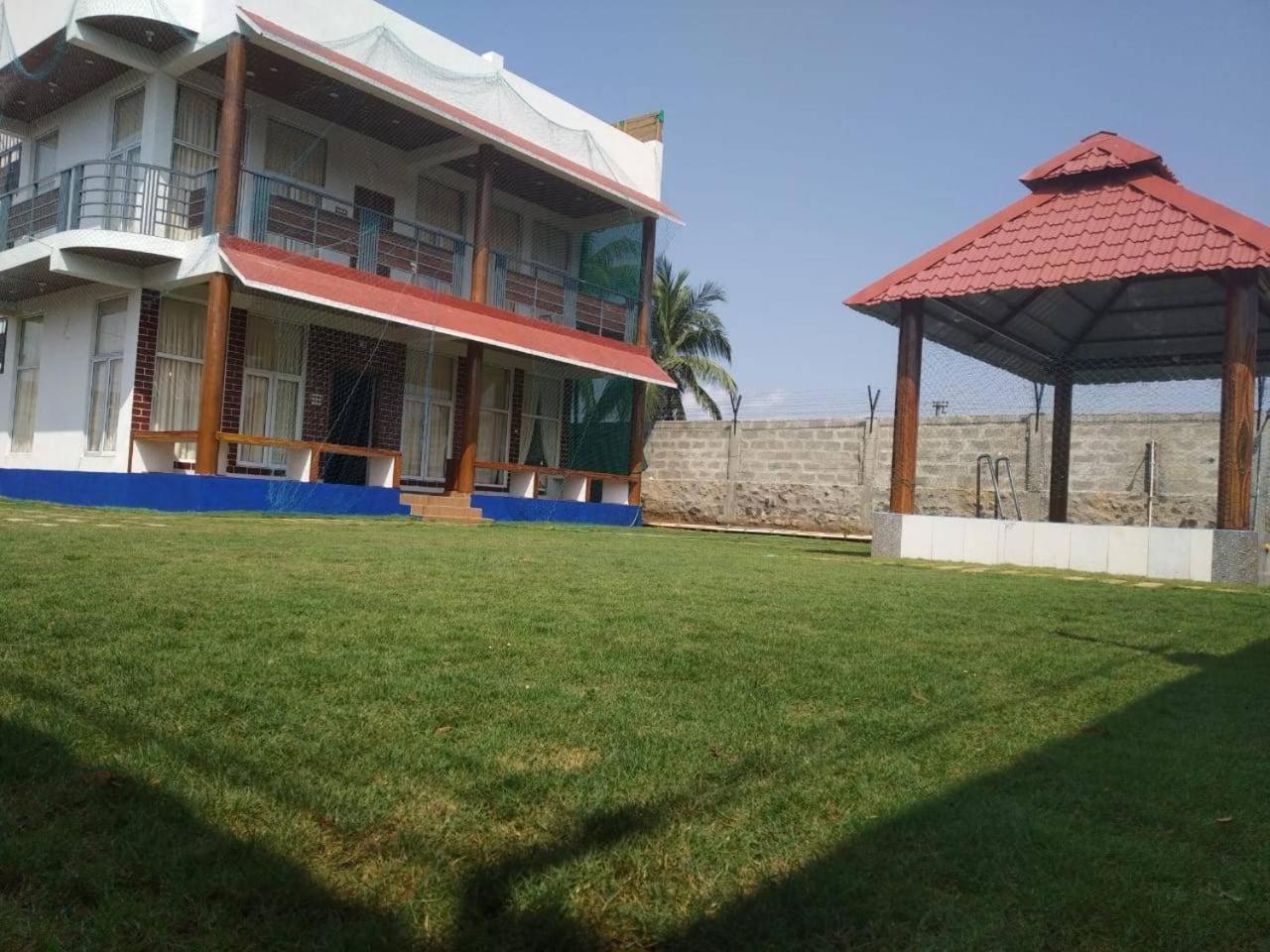 Waves Beach House Pondicherry Esterno foto