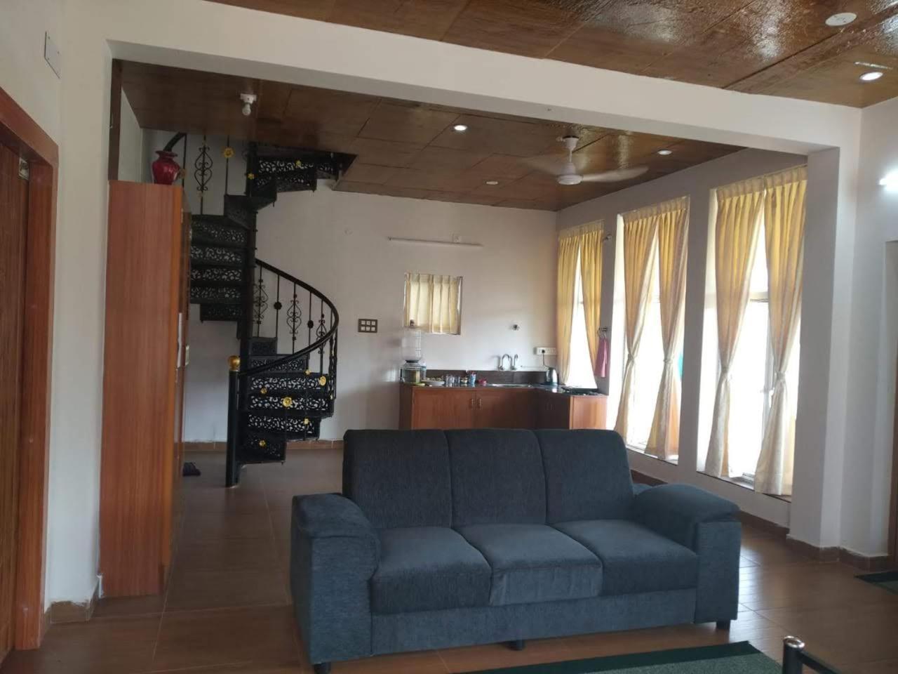 Waves Beach House Pondicherry Esterno foto