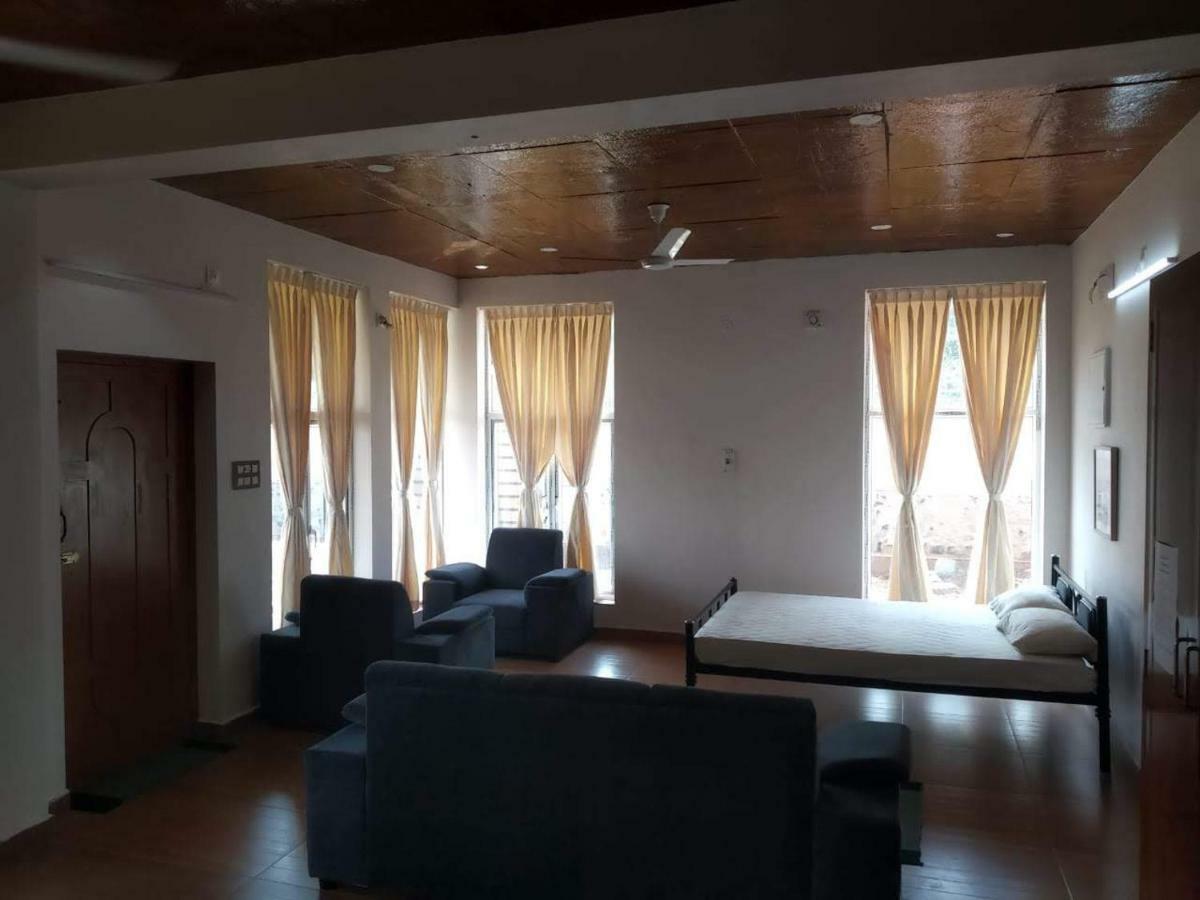Waves Beach House Pondicherry Esterno foto